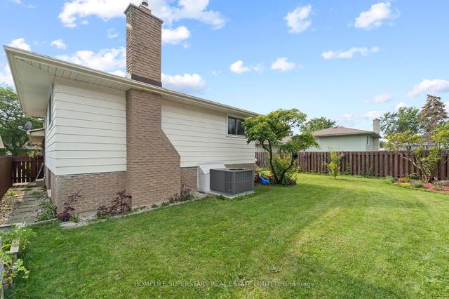 9925 Holly Cres, House detached with 3 bedrooms, 3 bathrooms and 5 parking in Windsor ON | Image 2