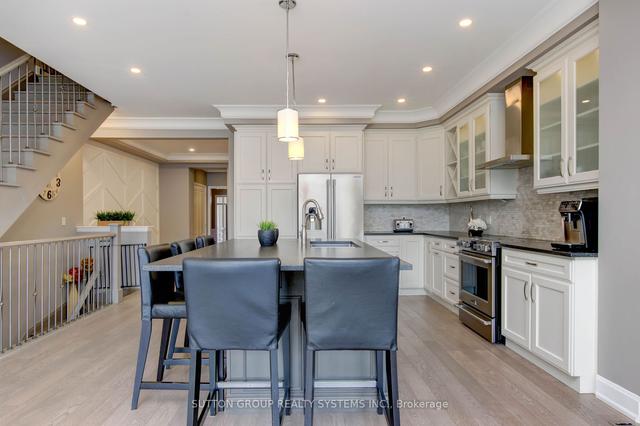 3139 Riverpath Common, Townhouse with 3 bedrooms, 4 bathrooms and 4 parking in Oakville ON | Image 2