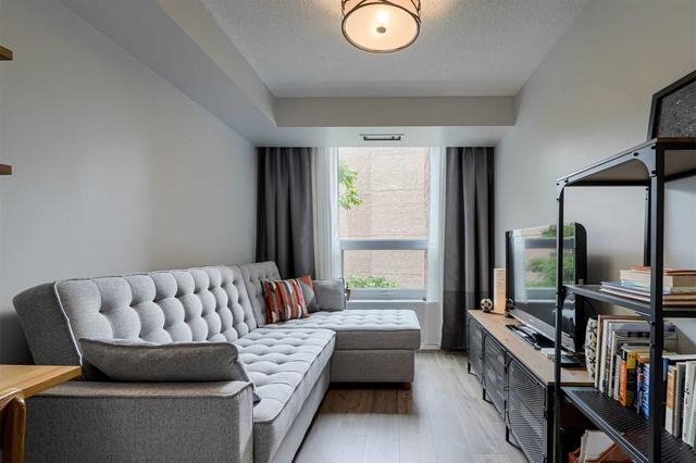 402 - 77 Maitland Pl, Condo with 2 bedrooms, 2 bathrooms and 1 parking in Toronto ON | Image 11
