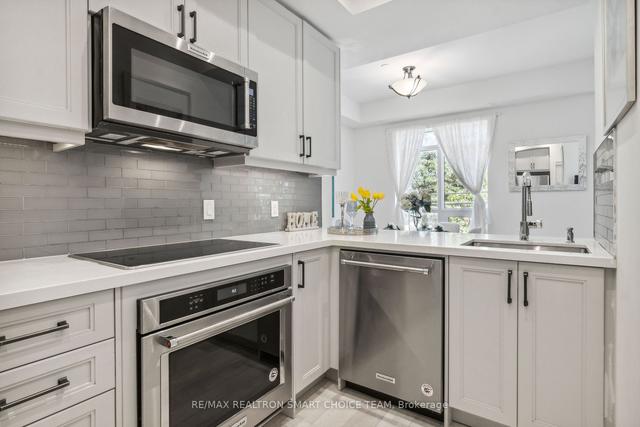 3 - 52 Holmes Ave, Townhouse with 2 bedrooms, 2 bathrooms and 1 parking in Toronto ON | Image 2