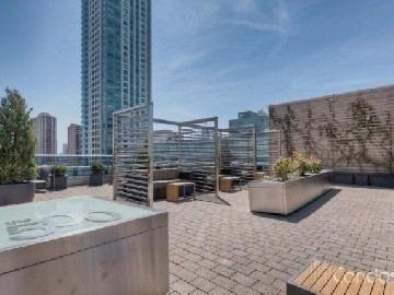 1001 - 500 Sherbourne St, Condo with 1 bedrooms, 1 bathrooms and null parking in Toronto ON | Image 2