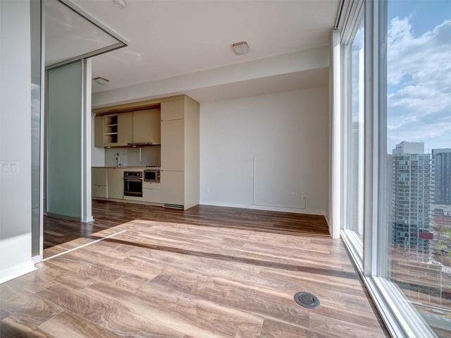 3310 - 101 Peter St, Condo with 1 bedrooms, 1 bathrooms and 0 parking in Toronto ON | Image 6