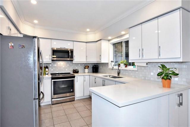 355 Carruthers Ave, House detached with 4 bedrooms, 3 bathrooms and 2 parking in Newmarket ON | Image 10