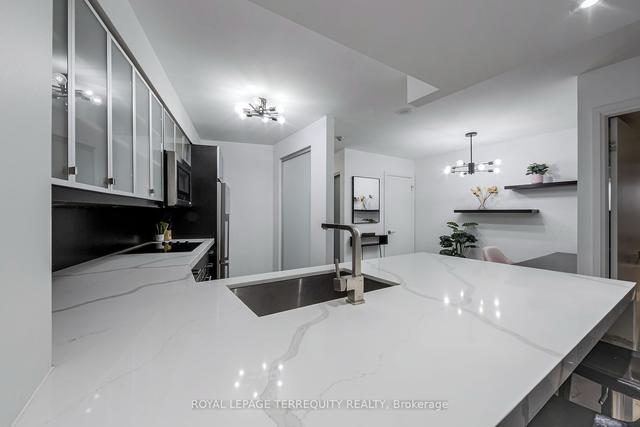 307 - 3 Mcalpine St, Condo with 1 bedrooms, 2 bathrooms and 1 parking in Toronto ON | Image 3
