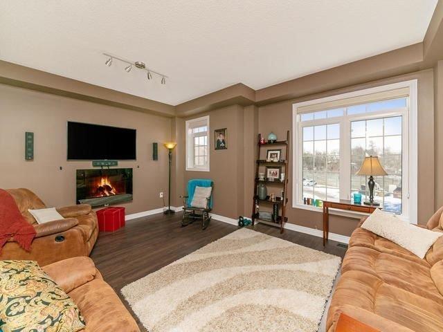 8 Tiffany Lane, House attached with 3 bedrooms, 3 bathrooms and 1 parking in Halton Hills ON | Image 4