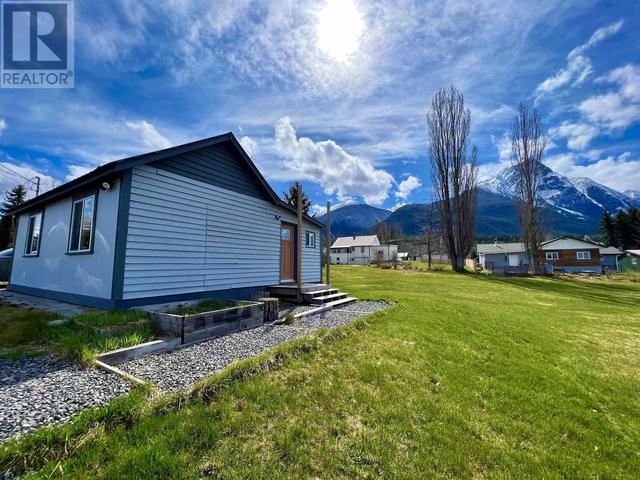 4250 11th Avenue, Home with 0 bedrooms, 1 bathrooms and null parking in New Hazelton BC | Image 6