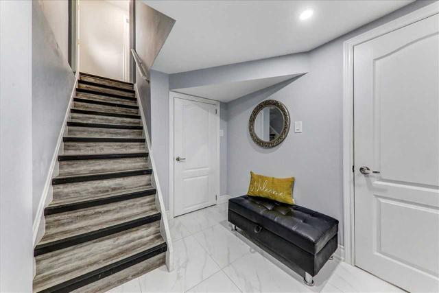33 Gemshaw Cres, House detached with 3 bedrooms, 3 bathrooms and 4 parking in Toronto ON | Image 24