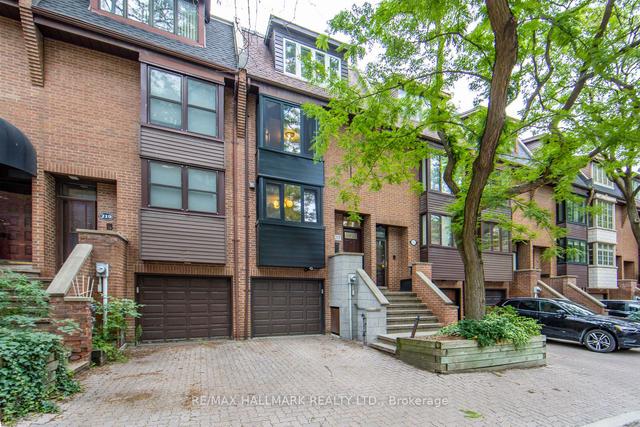 217 Mutual St, House attached with 3 bedrooms, 3 bathrooms and 2 parking in Toronto ON | Image 1