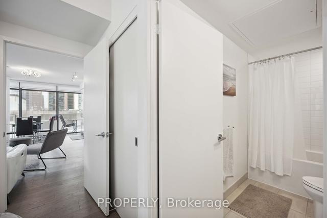 1105 - 25 Richmond St E, Condo with 2 bedrooms, 2 bathrooms and 0 parking in Toronto ON | Image 7