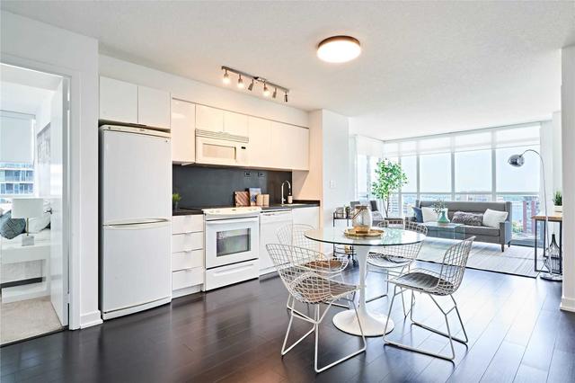 1208 - 10 Capreol Crt, Condo with 3 bedrooms, 2 bathrooms and 1 parking in Toronto ON | Image 21