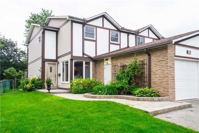 62 La Peer Blvd, House semidetached with 3 bedrooms, 2 bathrooms and 1 parking in Toronto ON | Image 1