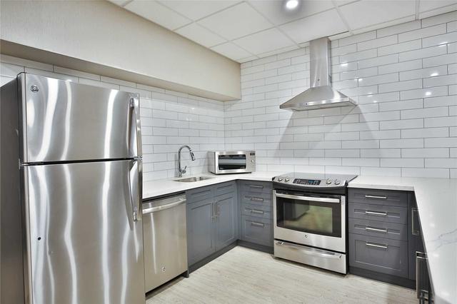 1003 - 100 Quebec Ave, Condo with 2 bedrooms, 2 bathrooms and 1 parking in Toronto ON | Image 25