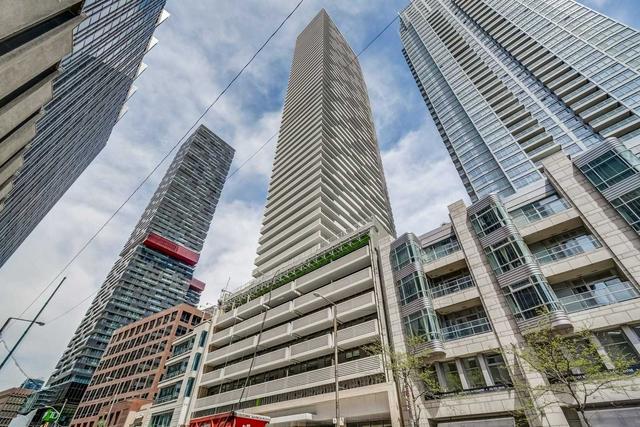 209 - 2221 Yonge St, Condo with 3 bedrooms, 2 bathrooms and 0 parking in Toronto ON | Image 2