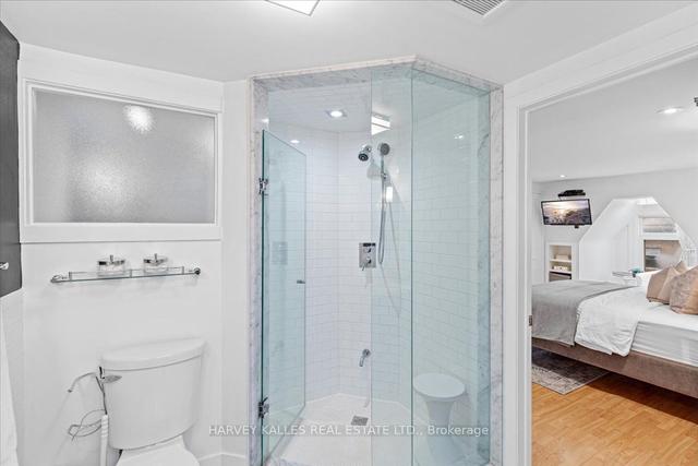 114 Wells St, House semidetached with 4 bedrooms, 2 bathrooms and 1 parking in Toronto ON | Image 16