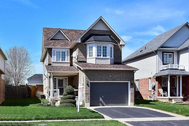 235 Sprucewood Cres, House detached with 3 bedrooms, 4 bathrooms and 2 parking in Clarington ON | Image 1