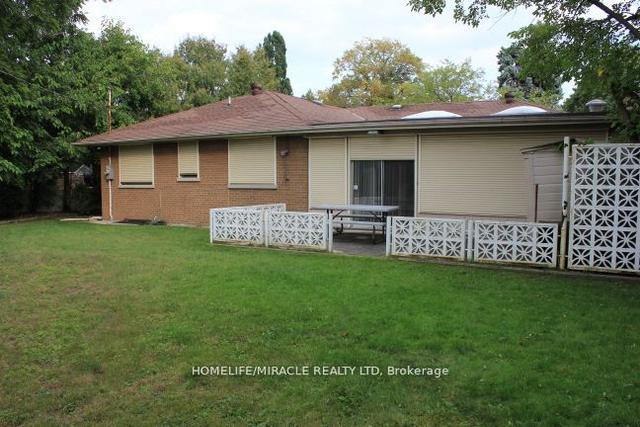 8 Dunstable Pl, House detached with 3 bedrooms, 3 bathrooms and 6 parking in Toronto ON | Image 23
