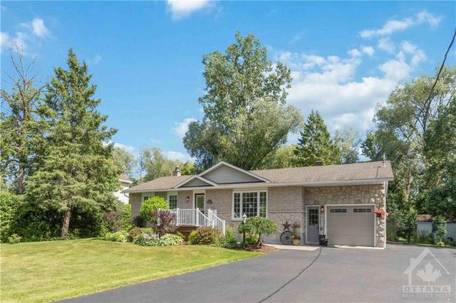 3732 Louiseize Road, House detached with 4 bedrooms, 2 bathrooms and 12 parking in Ottawa ON | Image 2