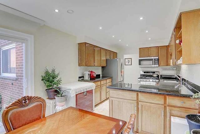 123 Mccabe Cres, House detached with 4 bedrooms, 4 bathrooms and 6 parking in Vaughan ON | Image 6