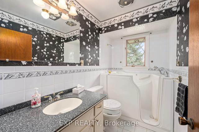 296 Hastings St, House detached with 4 bedrooms, 2 bathrooms and 9 parking in North Middlesex ON | Image 33