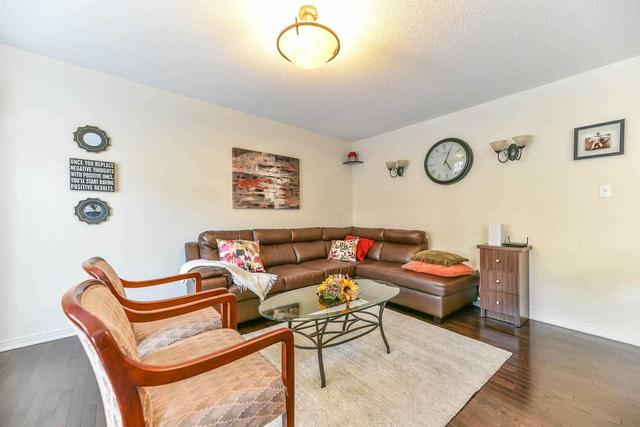 3 Peachill Crt, House semidetached with 4 bedrooms, 3 bathrooms and 3 parking in Brampton ON | Image 7