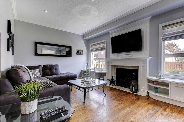 19 Bonistel Cres, House detached with 4 bedrooms, 3 bathrooms and 6 parking in Brampton ON | Image 2
