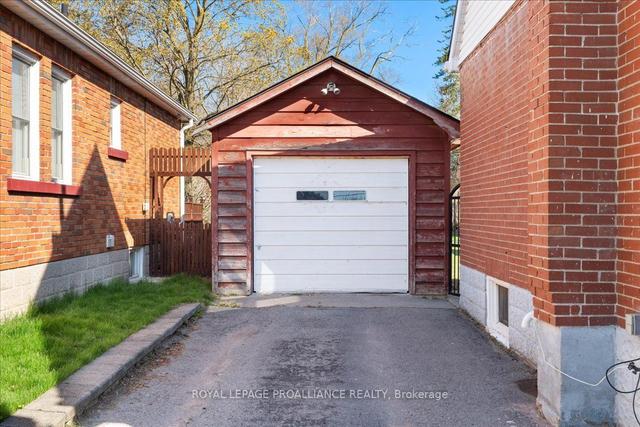 370 Bridge St E, House detached with 3 bedrooms, 1 bathrooms and 3 parking in Belleville ON | Image 32