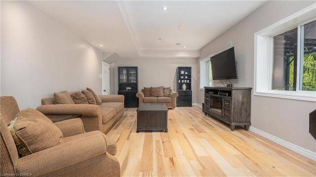 17 Hoodless Court, House detached with 7 bedrooms, 4 bathrooms and 4 parking in Brantford ON | Image 42