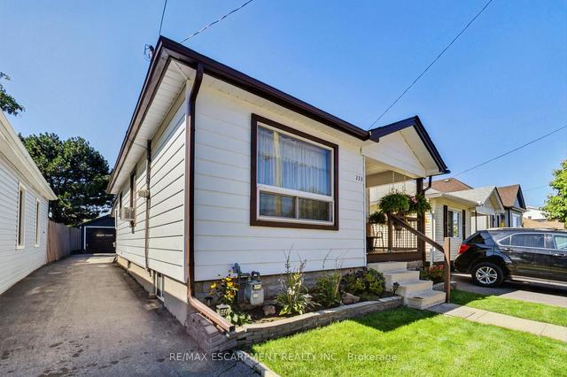 233 Tolton Ave, House detached with 3 bedrooms, 1 bathrooms and 2 parking in Hamilton ON | Image 23