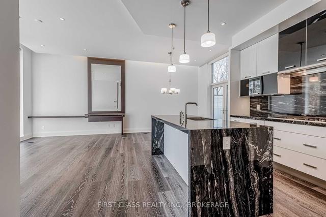 th01 - 63 St Mary St, Townhouse with 3 bedrooms, 3 bathrooms and 2 parking in Toronto ON | Image 1