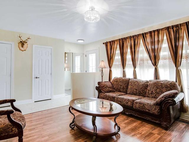 30 Raylawn Cres, House detached with 3 bedrooms, 3 bathrooms and 5 parking in Halton Hills ON | Image 4