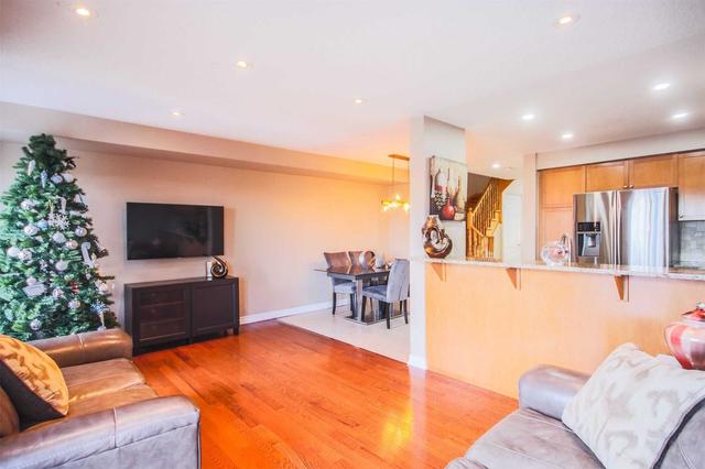 7 Bamboo Grve, House attached with 3 bedrooms, 4 bathrooms and 2 parking in Brampton ON | Image 4