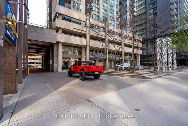902 - 750 Bay St, Condo with 1 bedrooms, 1 bathrooms and 1 parking in Toronto ON | Image 25