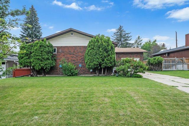 25 Malibou Road Sw, House detached with 5 bedrooms, 2 bathrooms and 3 parking in Calgary AB | Image 11