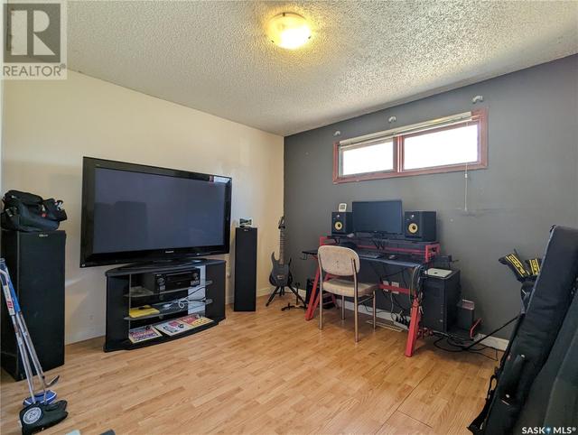 1435 2nd Avenue N, House detached with 4 bedrooms, 2 bathrooms and null parking in Saskatoon SK | Image 14