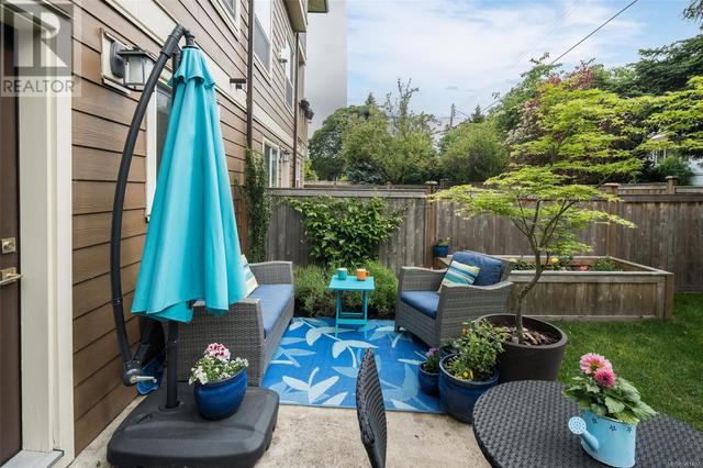 4 - 2923 Shelbourne St, House attached with 3 bedrooms, 3 bathrooms and 1 parking in Victoria BC | Image 46
