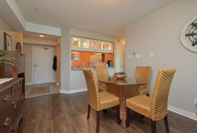 414 - 4 Briar Hill Hts, Condo with 2 bedrooms, 2 bathrooms and 1 parking in New Tecumseth ON | Image 2