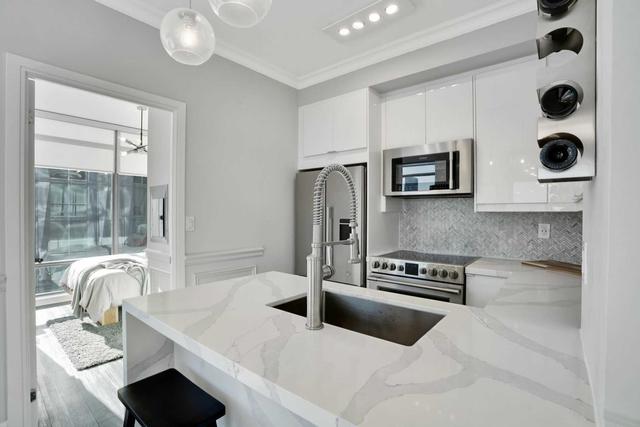 2102 - 18 Yorkville Ave, Condo with 2 bedrooms, 2 bathrooms and 1 parking in Toronto ON | Image 7