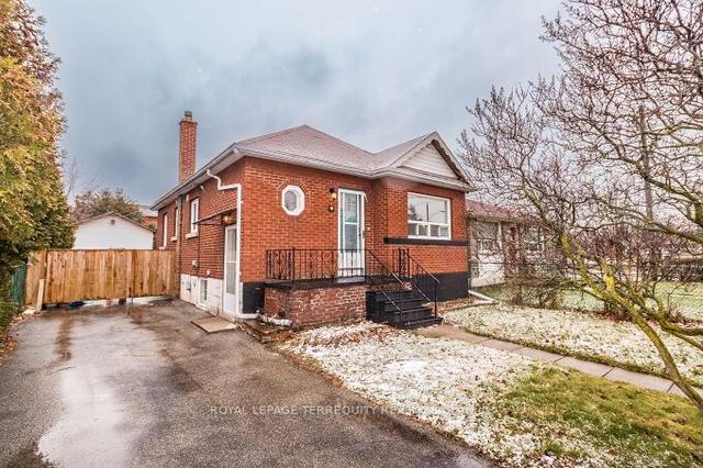 18 Wesley St, House detached with 2 bedrooms, 2 bathrooms and 3 parking in Toronto ON | Image 1