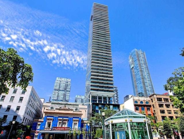1001 - 224 King St W, Condo with 1 bedrooms, 1 bathrooms and 0 parking in Toronto ON | Image 1