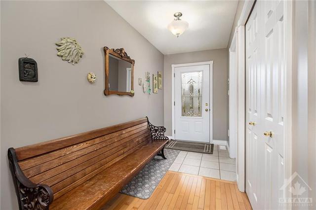 551 Victoria Street, Townhouse with 2 bedrooms, 3 bathrooms and 3 parking in North Dundas ON | Image 2