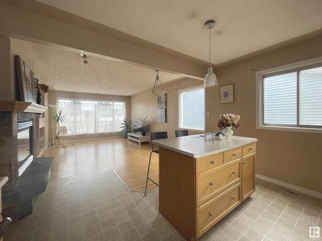 9024 148 St Nw, House detached with 3 bedrooms, 2 bathrooms and null parking in Edmonton AB | Image 3