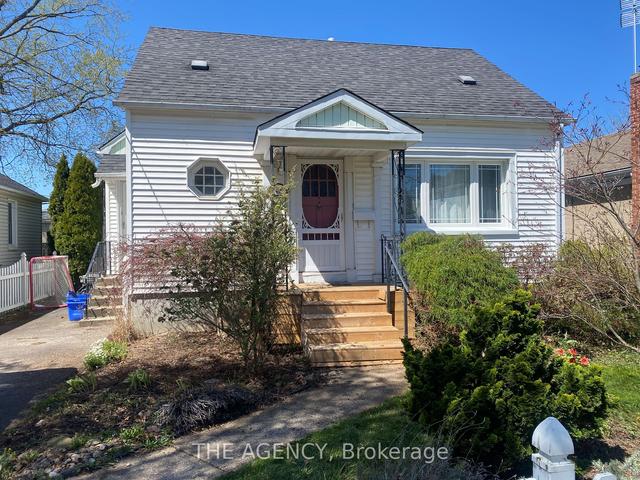 19 Columbia St, House detached with 3 bedrooms, 2 bathrooms and 1 parking in St. Catharines ON | Image 1