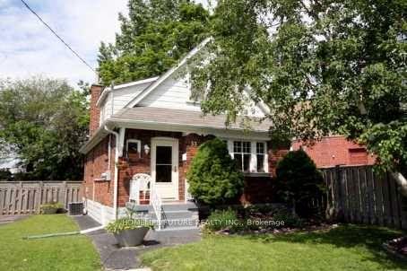 52 St Quentin Ave, House detached with 2 bedrooms, 2 bathrooms and 5 parking in Toronto ON | Card Image