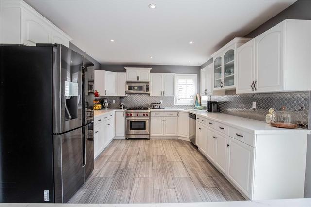 16 Westview Cres, House detached with 4 bedrooms, 4 bathrooms and 4 parking in Hamilton ON | Image 7