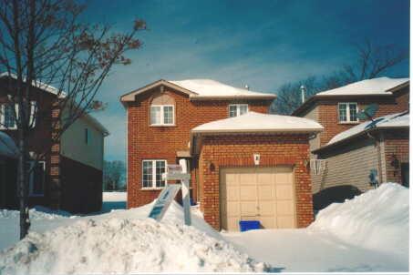 8 Victorway Dr, House attached with 3 bedrooms, 2 bathrooms and 3 parking in Barrie ON | Image 1