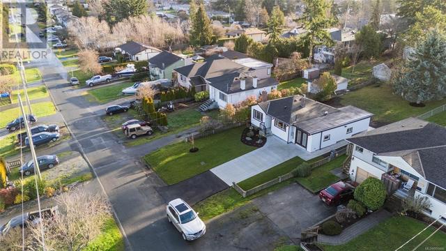 537 Broadway St, House detached with 3 bedrooms, 1 bathrooms and 6 parking in Saanich BC | Image 57