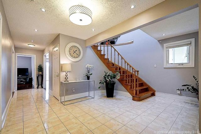 63 Harvest Moon Dr, House detached with 5 bedrooms, 5 bathrooms and 5 parking in Markham ON | Image 3
