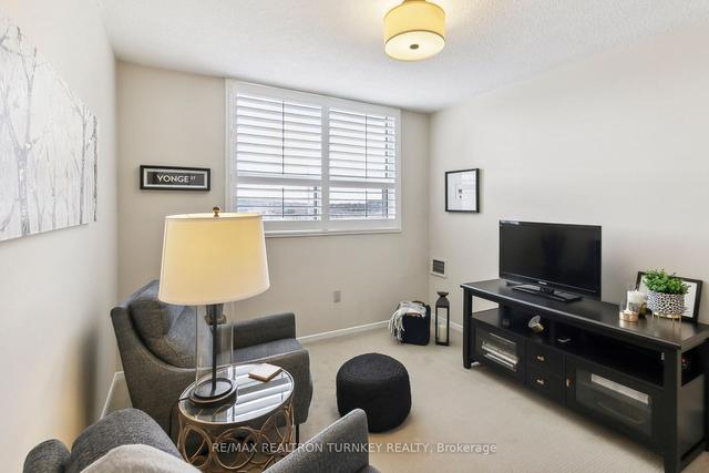 805 - 20 William Roe Blvd, Condo with 3 bedrooms, 2 bathrooms and 1 parking in Newmarket ON | Image 11