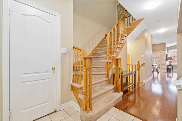 26 Cedarcrest Cres, House attached with 3 bedrooms, 3 bathrooms and 3 parking in Richmond Hill ON | Image 37