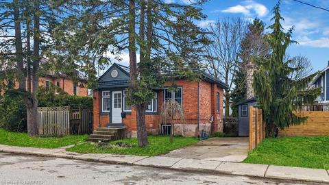 180 5th Street E, House detached with 2 bedrooms, 1 bathrooms and 2 parking in Owen Sound ON | Card Image